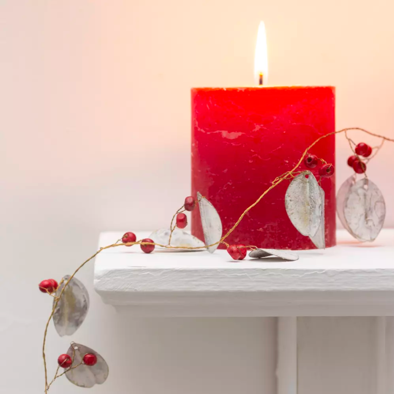 White Leaves & Red Berry Garland